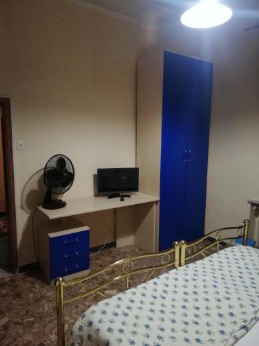 1 queen bed, 3 twin beds, 1 sofa bed