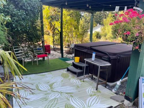 Wonderland Adventure Home - UNIQUE STAY With Hot Tub & Pond