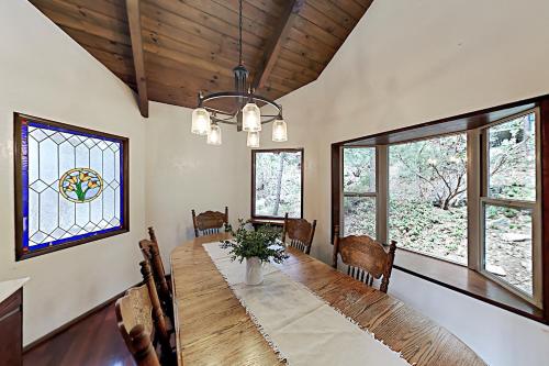 Paradise in the Pines - 3 Living Areas Big Yard home - image 5