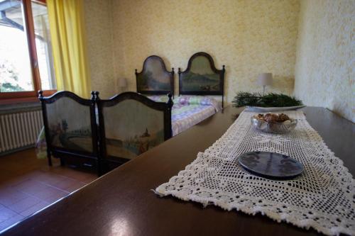 Twin Room with Bathroom image 4