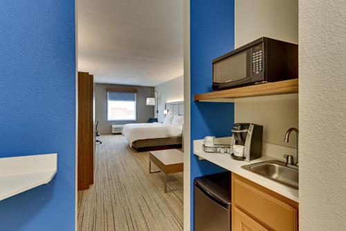 Holiday Inn Express Hotel and Suites Weatherford, an IHG Hotel