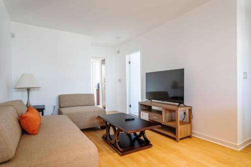 Stay Gia - Spacious 3 Bedroom Home - image 5