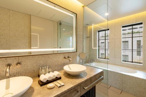 room detail thumbnail 2