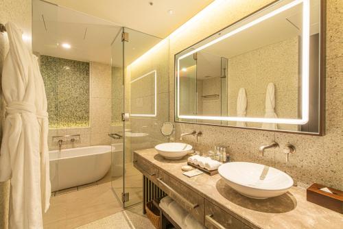 room detail thumbnail 2