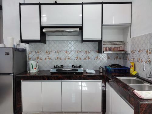 Kitchen, Kayangan Inn in Rantau Panjang