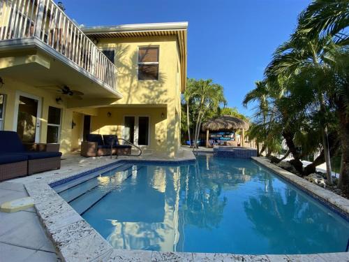 Sweet Retreat 4/3 Bath w Pool/spa & Dock - image 3