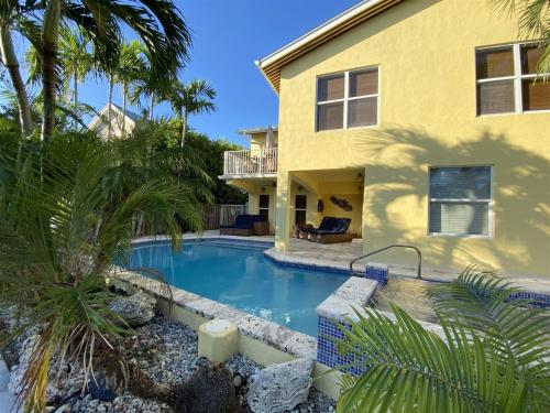 Sweet Retreat 4/3 Bath w Pool/spa & Dock - image 10