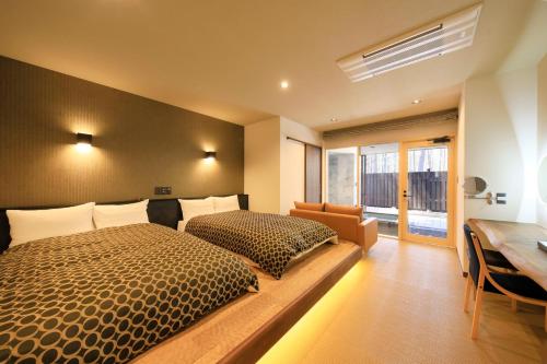 2 twin beds