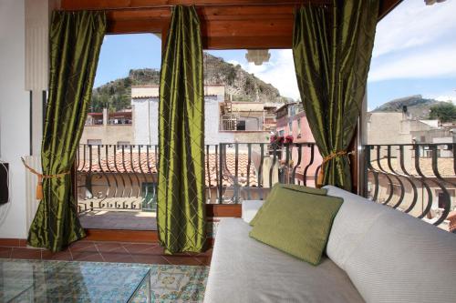 Luxury Villa Taormina city center, terrace with views