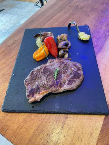 อาหารและเครื่องดื่ม, Le Campcardos in พราด