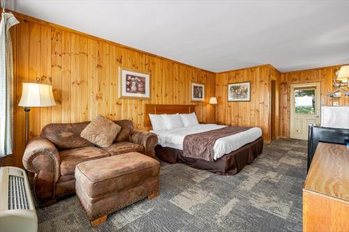 Early Blue Motel in Saluda, USA
