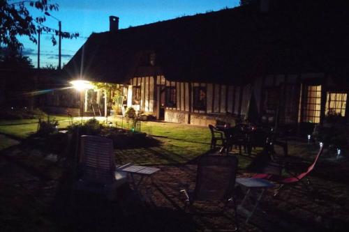 Chaumière du Château d'ô et sa mini ferme ,Gite 17 couchages