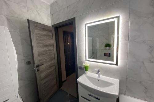 Odessa Infinity Suite