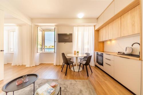 Central Seaside Residence 2