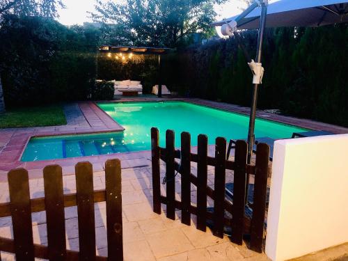  Villa mediterránea con piscina privada in 46185 Torre de Baba