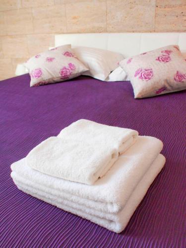 Laura Lux Suites - image 2