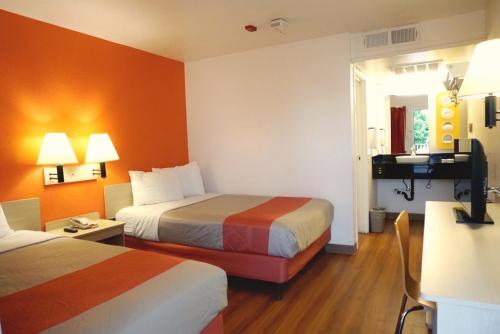 2 double beds