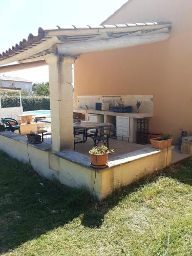 Villa de 3 chambres avec piscine privee jardin clos et wifi a Saint Saturnin les Apt