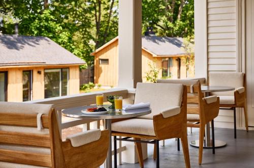 บริการและสิ่งอำนวยความสะดวก, AWOL Kennebunkport in คีนเนบังก์พอร์ต (ME)