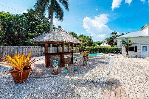 Driftwood Beach Oasis - main image