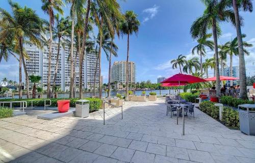Luxury Ocean View Intracoastal Condo in Ft Lauderdale Beach - Sleeps 6