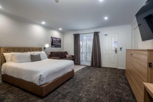 Queen Room with Spa Bath