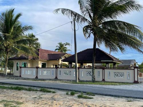 Exterior view, faris homestay in Pasir Putih