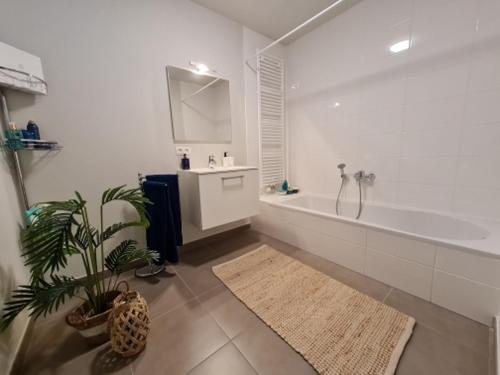 Spoor 13 - Prive kamer met prive badkamer op topligging