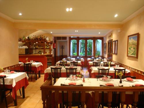 Étterem, Hostal i Apartaments Populetus in Poboleda