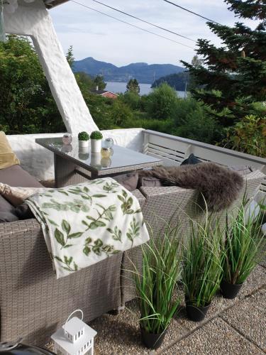 Balkong/terasse, Bergen Apartment with Fjord View in Ytrebygda