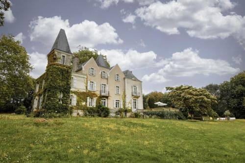 Manoir d'exception avec piscine proche de Laval gîte à louer Saint-Berthevin