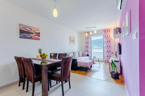 Mountain View Apartment - image 14