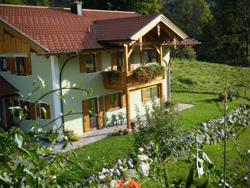 Ferienwohnungen Bergerhof Zuhaus - Apartment - Sachrang