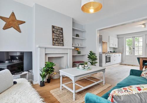 Hove Actually House - By My Getaways gîte à louer Southwick Mediumwave Transmitter ( 1323 kHz)