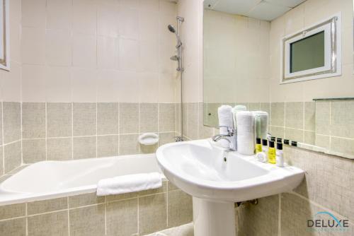 One Bedroom Apartment in Lake City Tower, JLT by Deluxe Holiday Homes