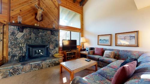 Mammoth Reservations - Toms Place, CA