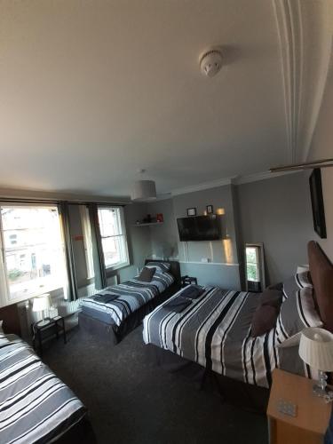 Caversham Lodge - image 10