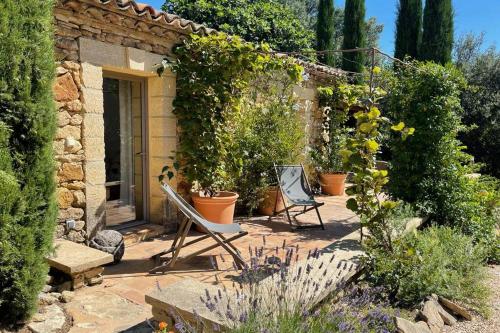 Le charme d'un authentique Mazet au Pont du Gard gîte à louer Castillon-du-Gard
