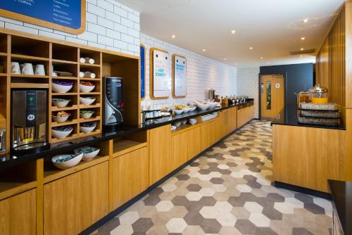 Holiday Inn Express London-Hammersmith an IHG Hotel - image 8