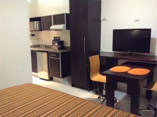 Executive Suite image 7