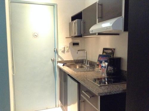 Executive Suite image 6