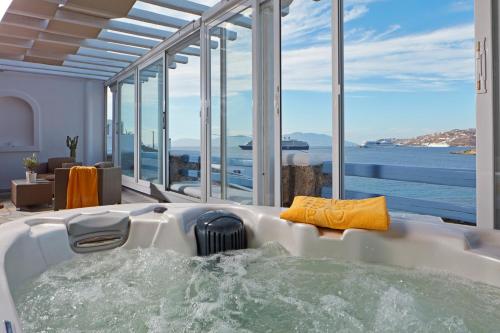 Grand Beach Hotel in 미코노스