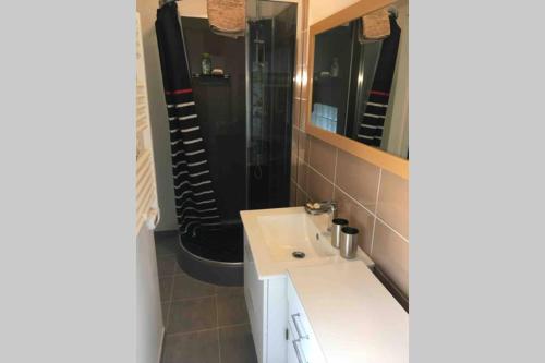 Bathroom, Calme et spacieux pres du Loing et du centre in Moret-sur-Loing