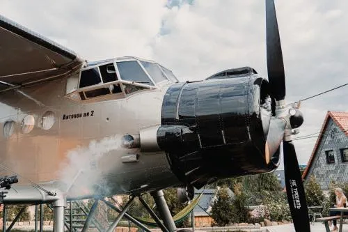 Antonov im Garten – Flugzeug-Ferienwohnung in Altendorf, Deutschland