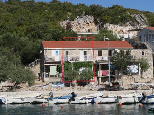 Old Fisherman's House w 3BD, balcony and terrace by the sea