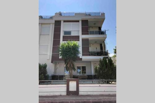 Dunyaca unlu Konyaaltı Plajına 150mt uzaklıkta 1+1