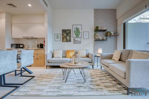 Community Living 2BR Close to Emirates Golf Club, Golf Views A, Madinat Al Mataar by Deluxe Holiday Homes, Dubaj