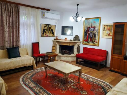 Unique Traditional House, hosted by J&G, Тирана (фото 7)