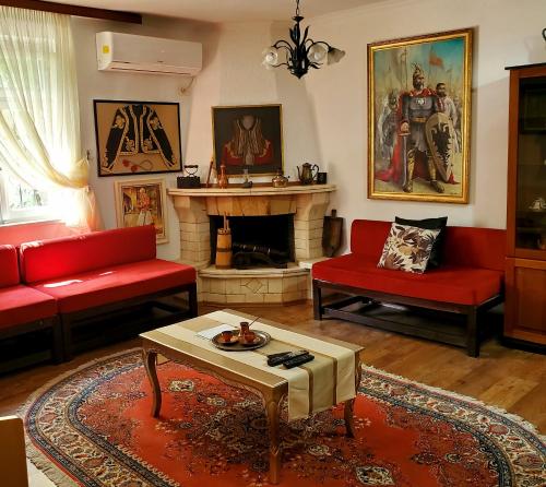 Unique Traditional House, hosted by J&G, Тирана