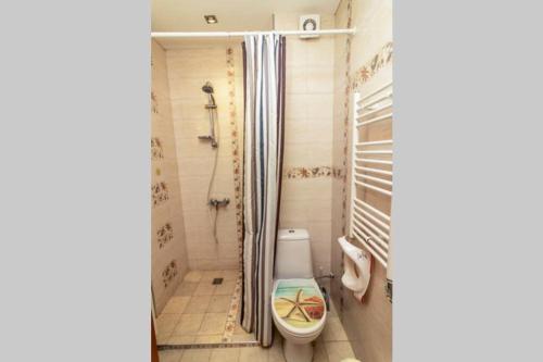 Lively Artistic 1 Bedroom Apartment